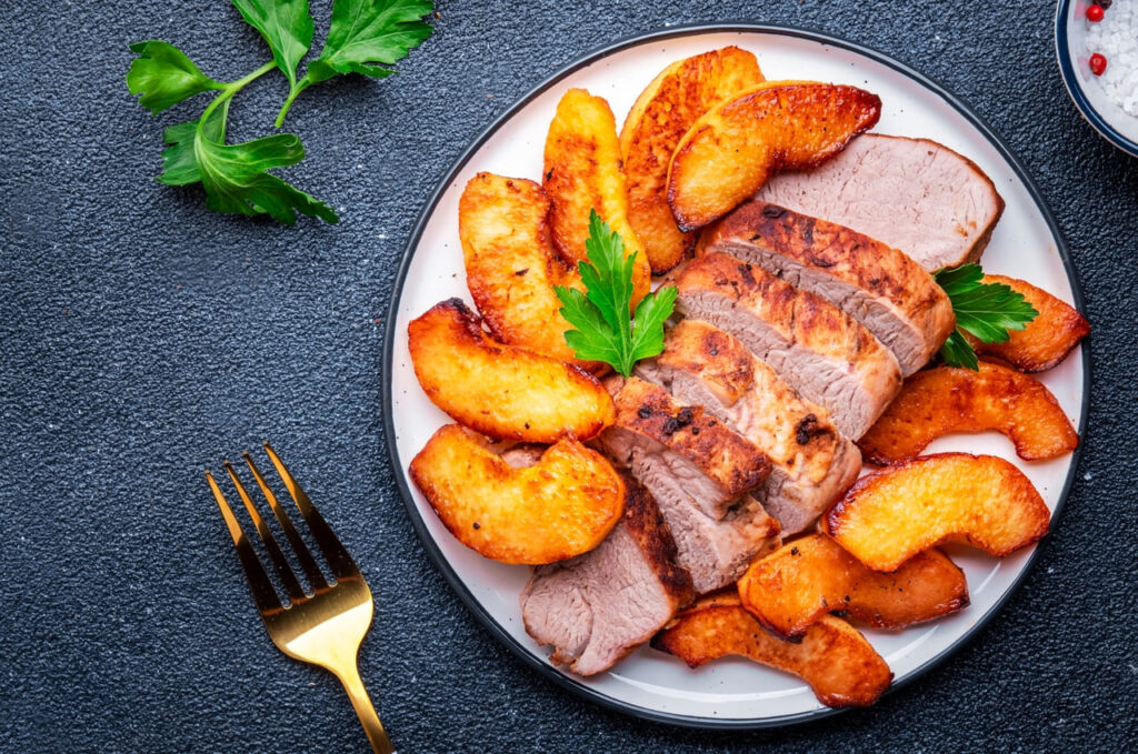 Baked pork tenderloin with sweet quince or apple slices 