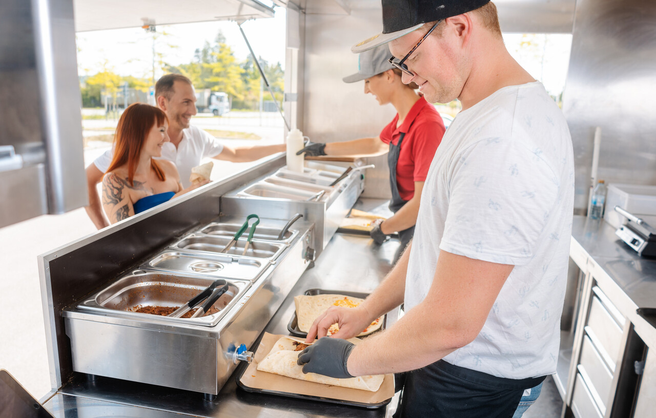 10 Secrets Fast Food Workers Say You’ll Never Hear on the Menu