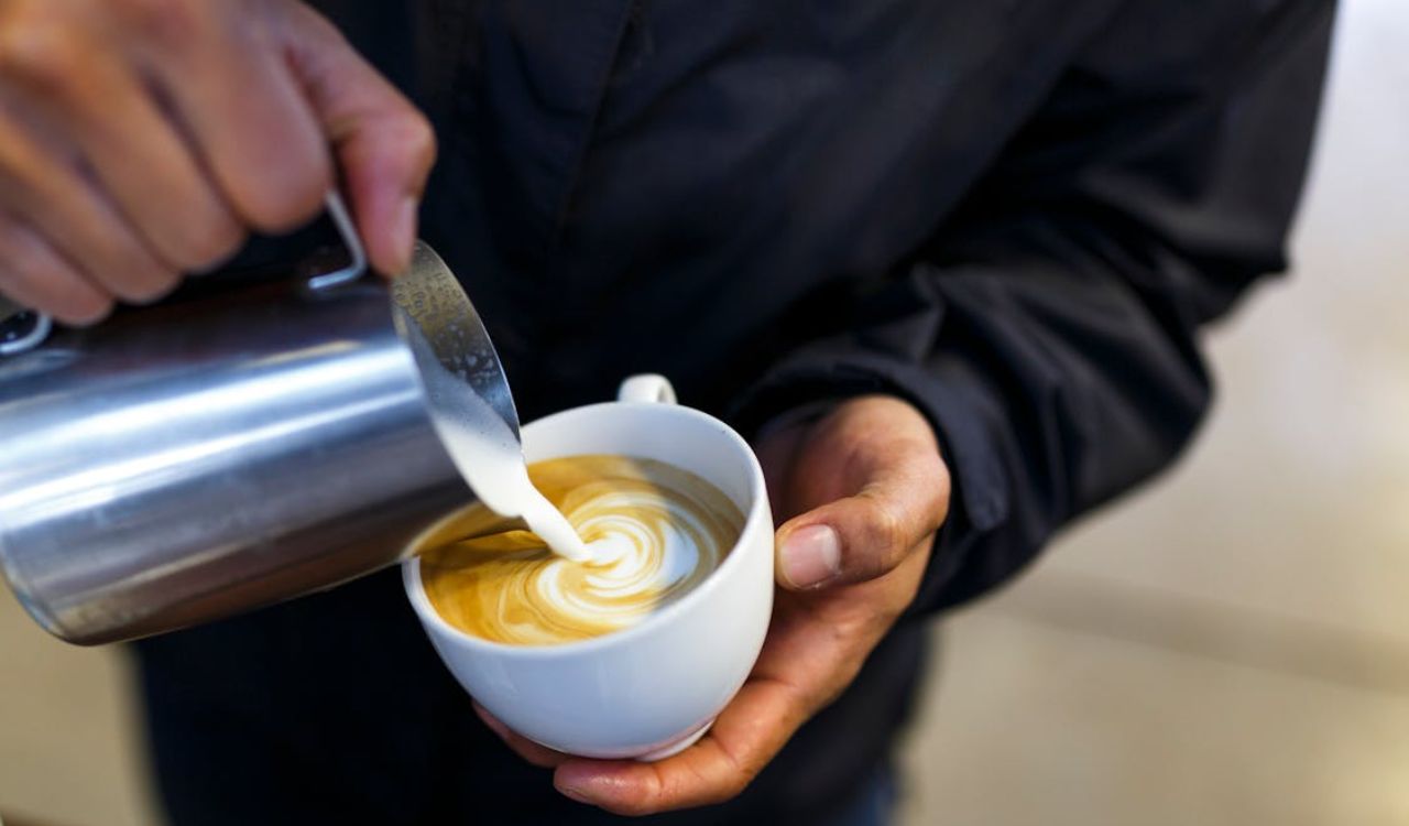 Adding milk to espresso