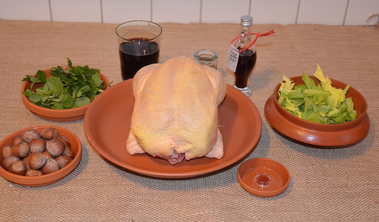 Aliter Ius in Avibus (Poultry with Hazelnuts Sauce)