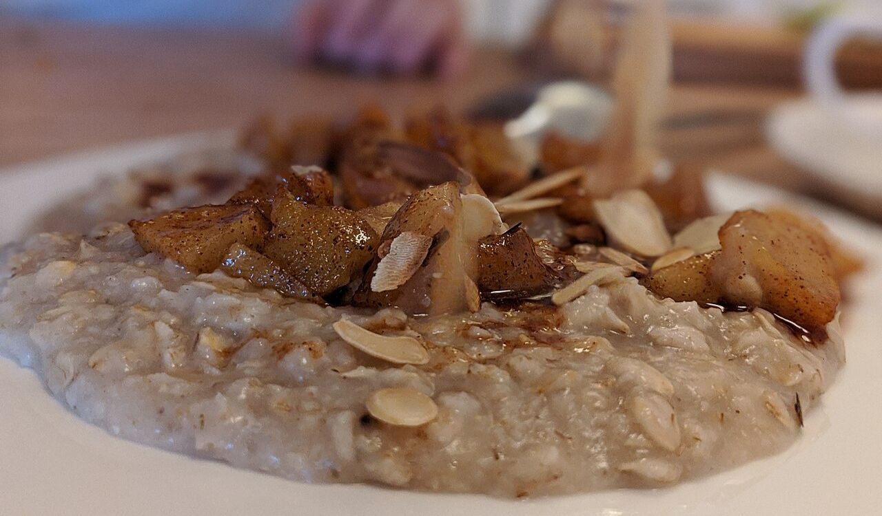Apple Cinnamon Oatmeal