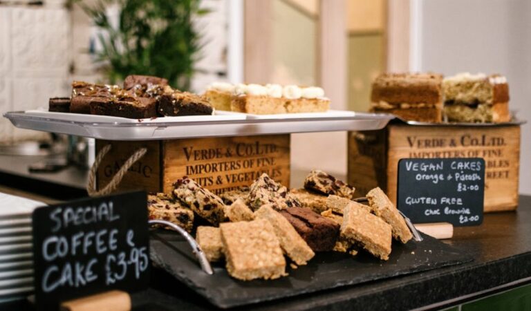 Assorted baked dessert bars
