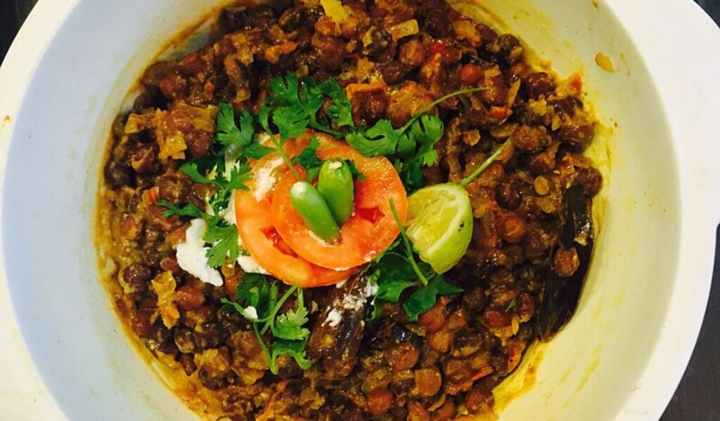 Black lentil curry