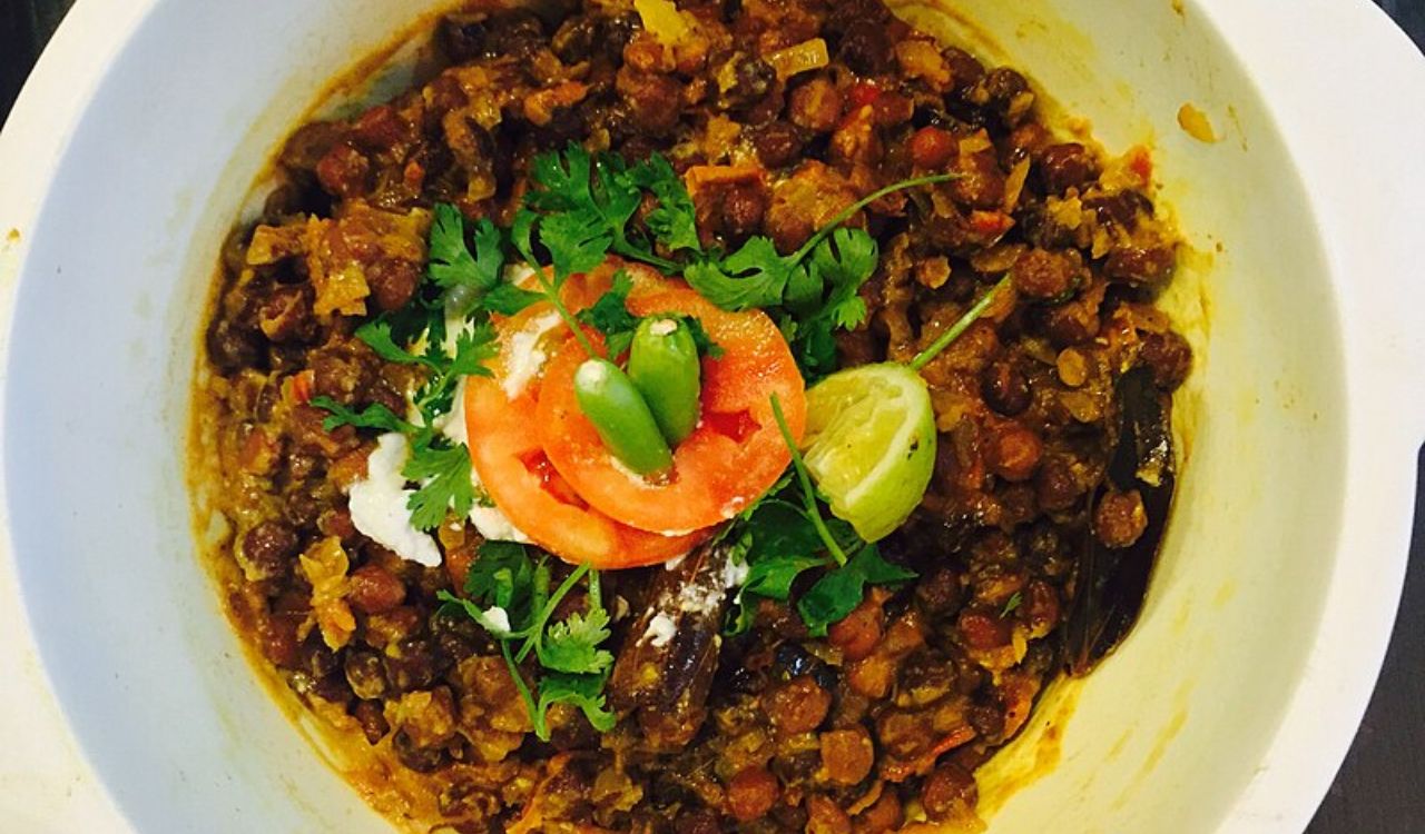 Black lentil curry