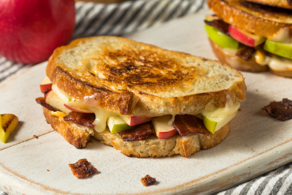 Apple grilled cheese