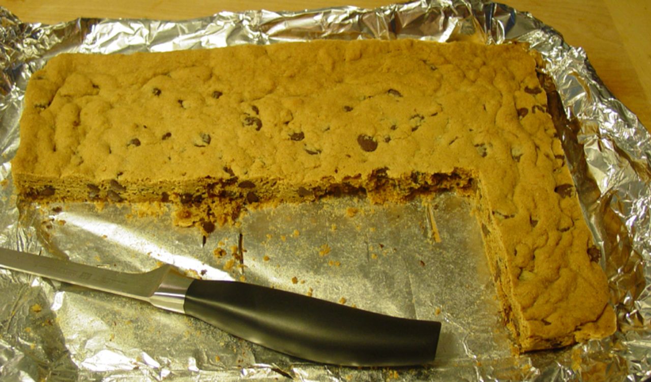 Chocolate chip cookie bar