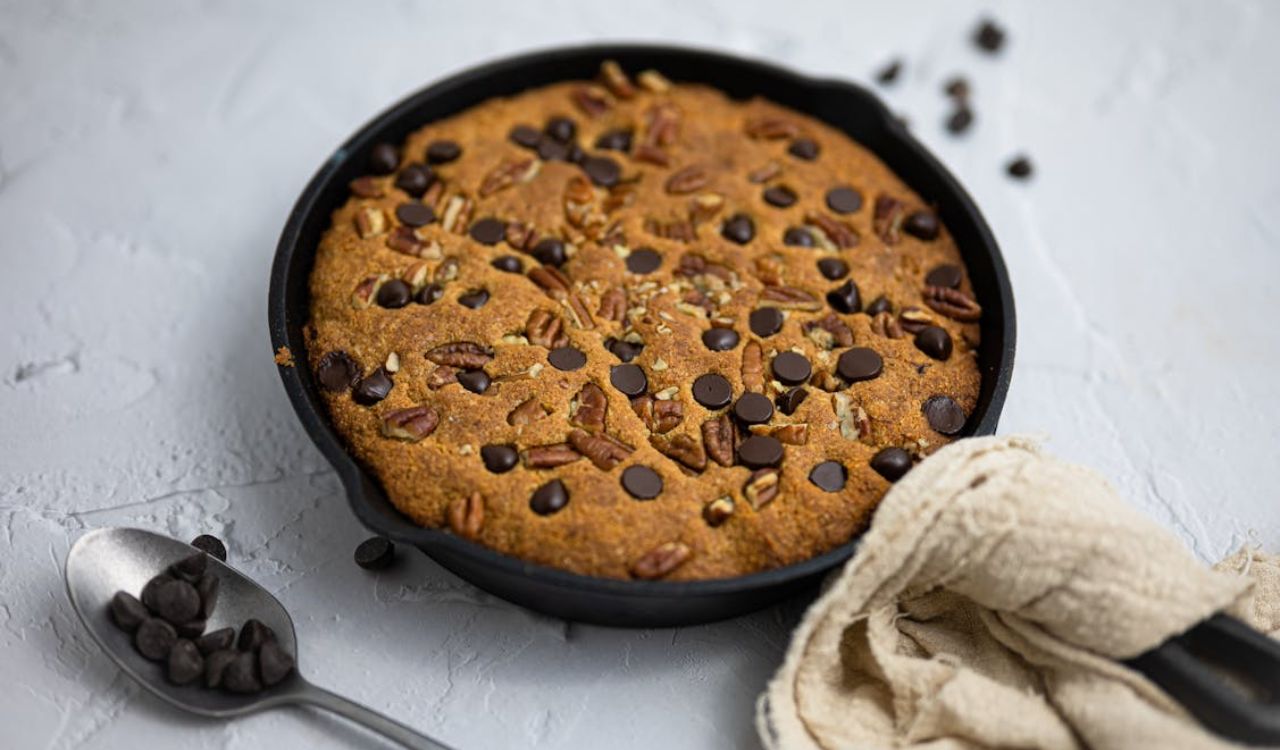 Chocolate chip cookie cake