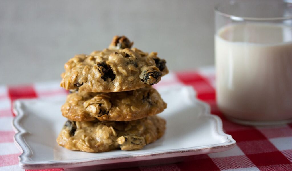 Oatmeal raisin cookies