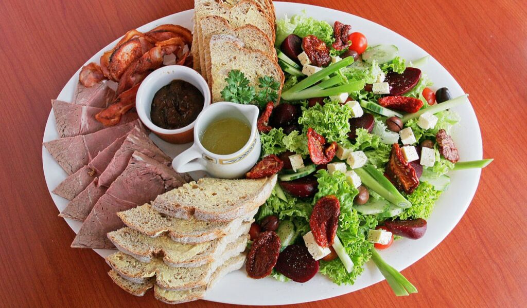 Cold cuts and green salad