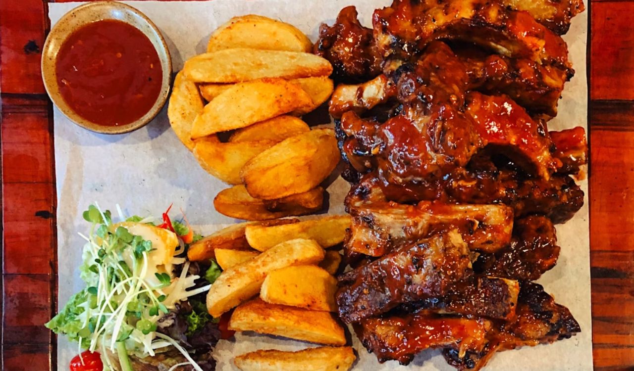 Complete ribs meal