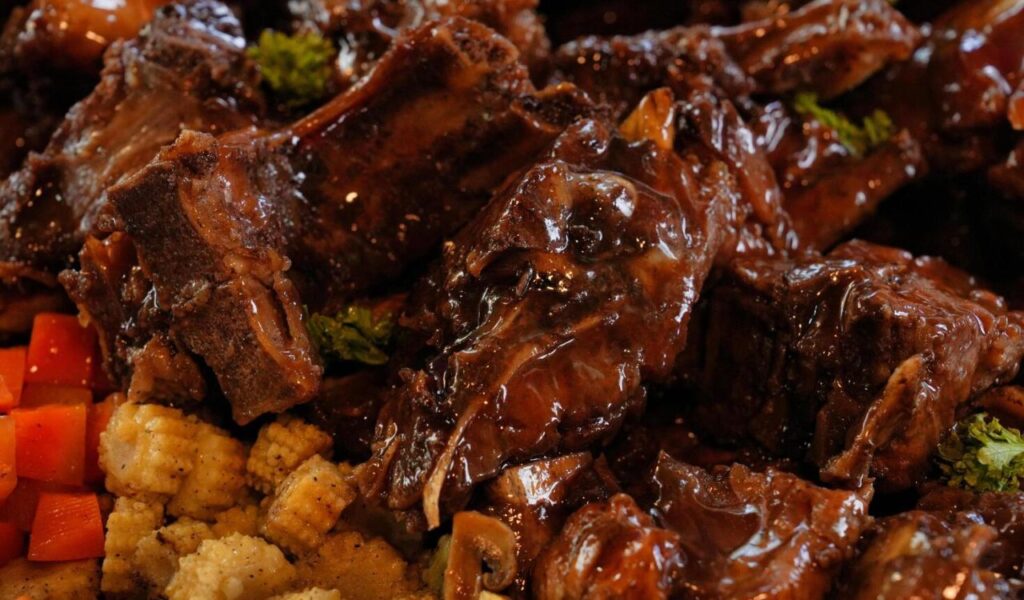 Country style ribs with baby corn and carrots