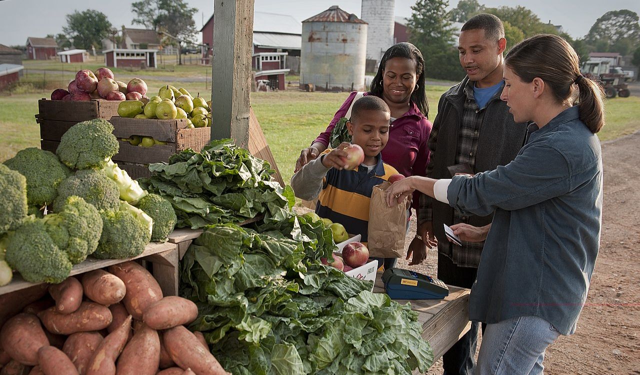 Family buying produce