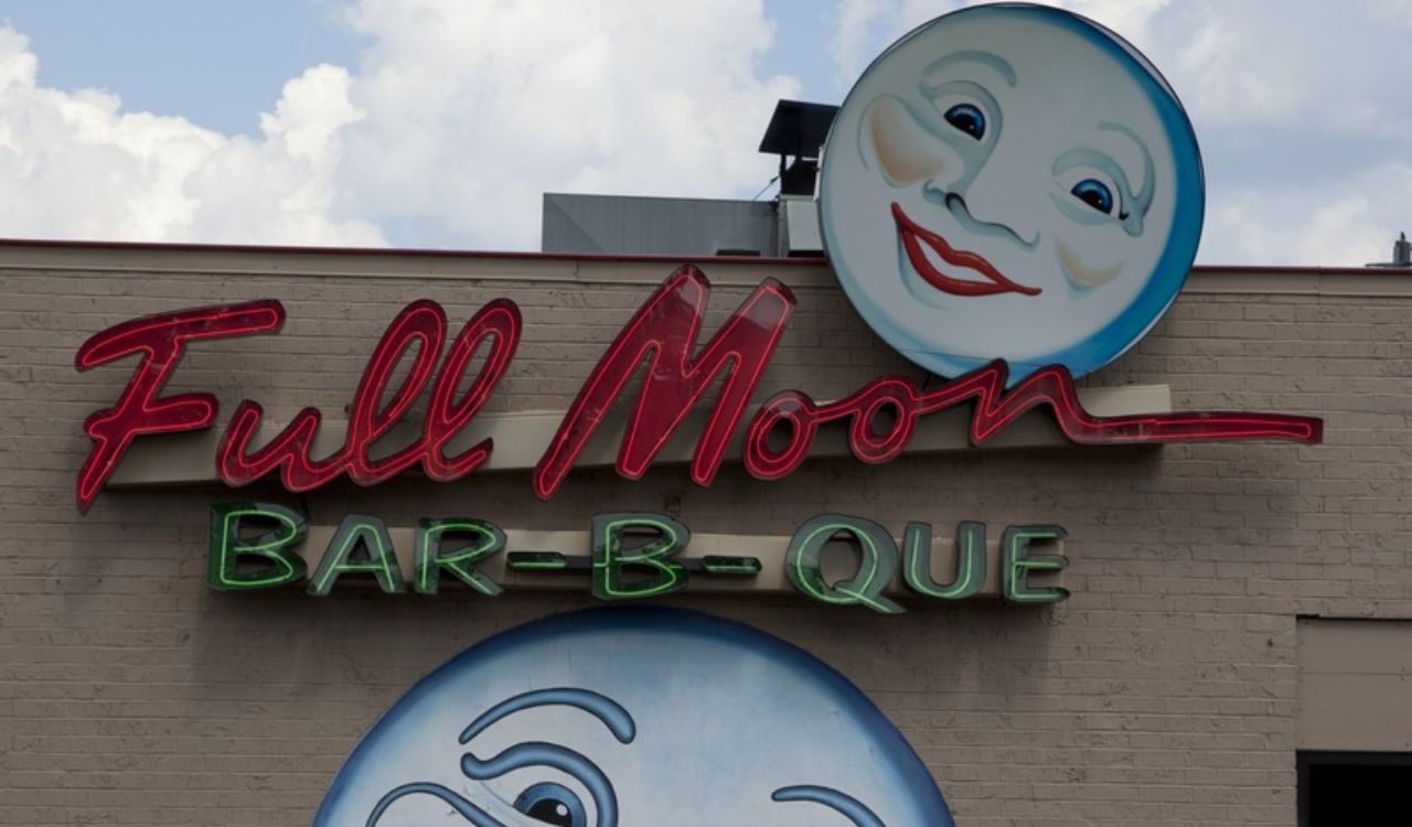 Full Moon Bar-B-Que