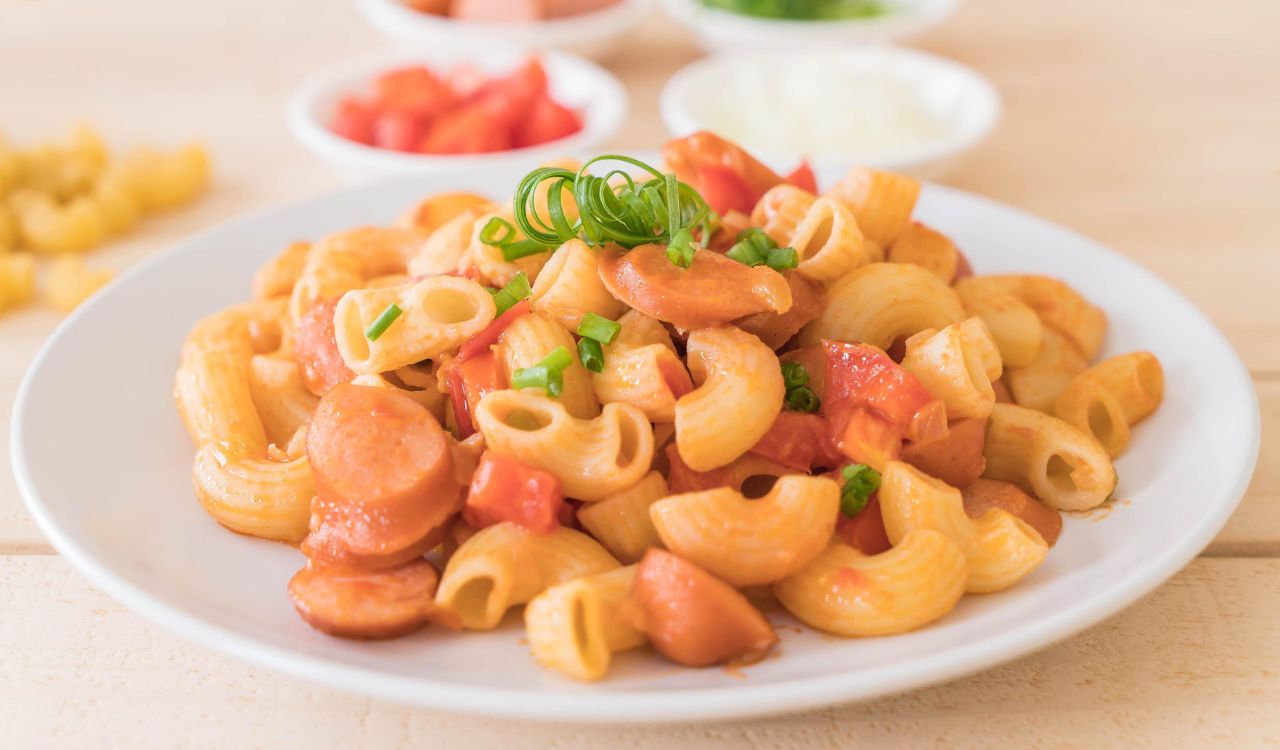 Hotdogs and macaroni