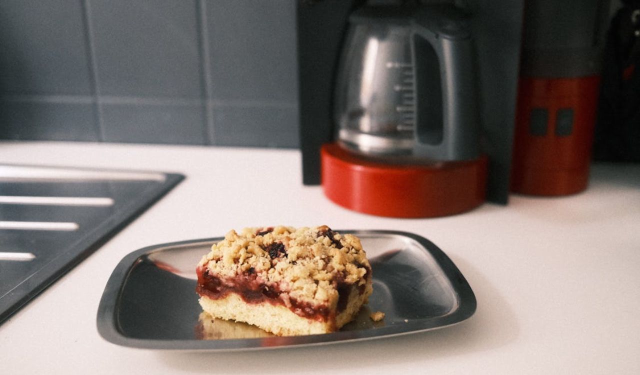 Raspberry crumble slice