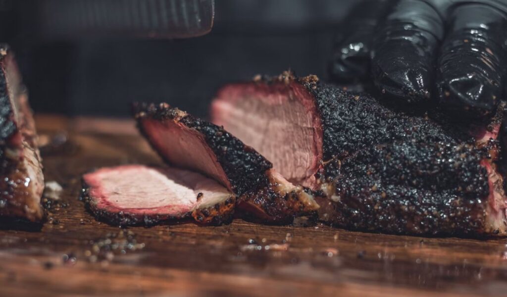Slicing brisket