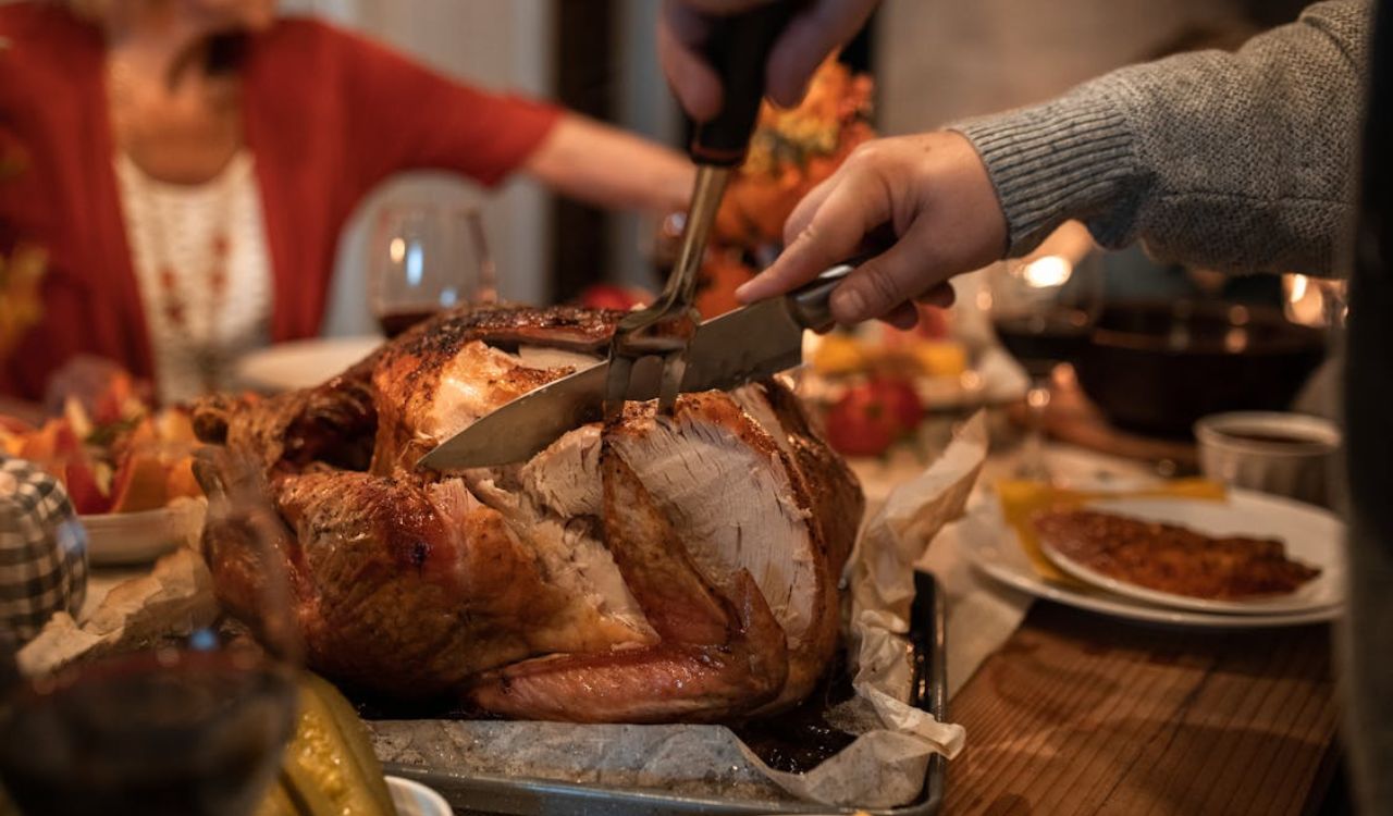 Slicing roasted chicken