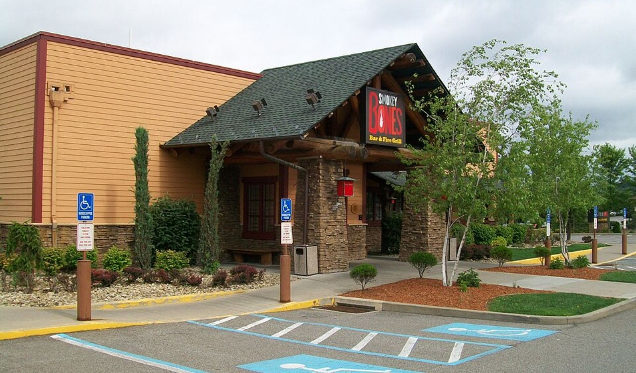Smokey Bones Bar & Fire Grill