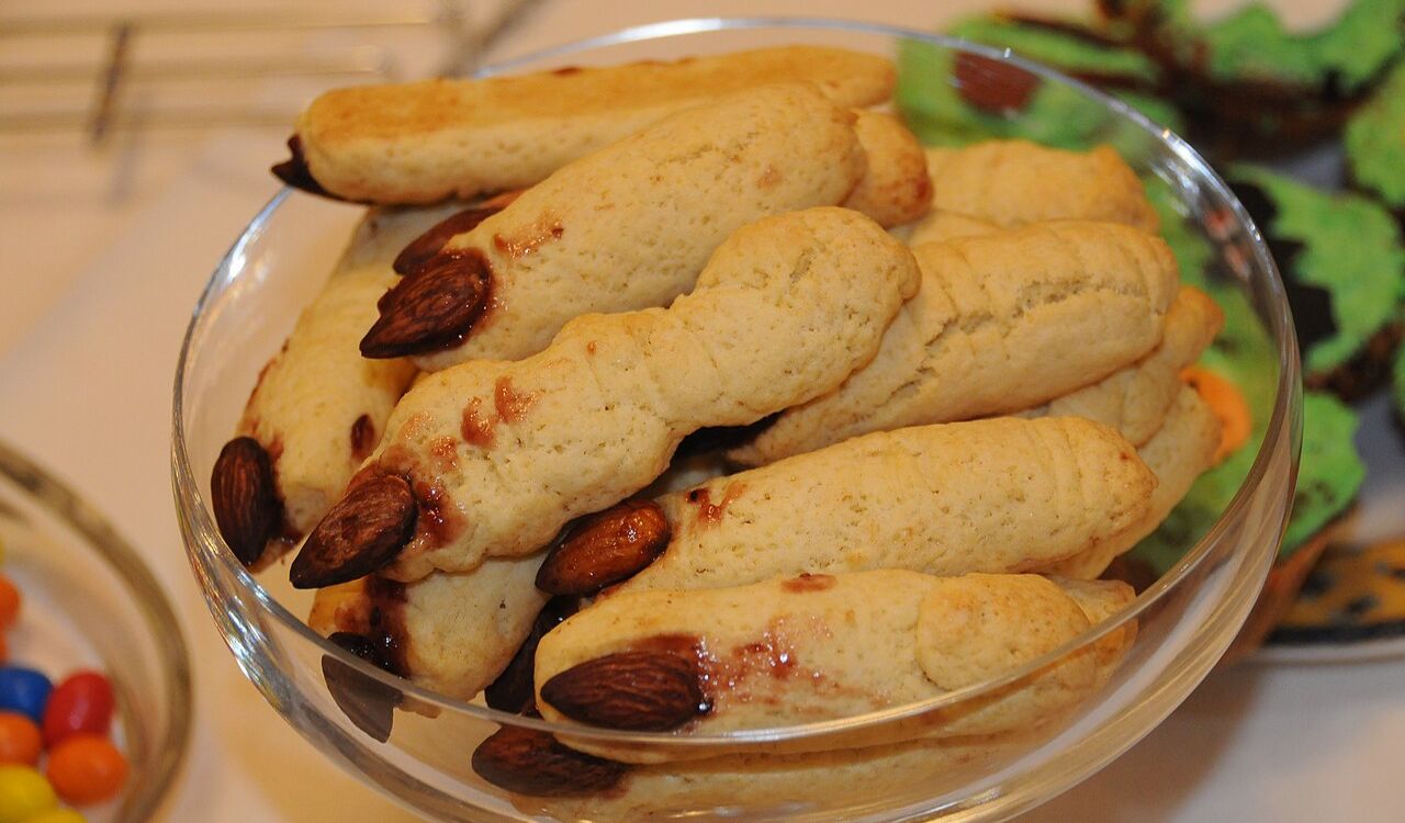 Witch's finger breadsticks