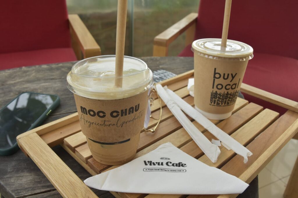 Stack of thin paper cups and napkins on a tray