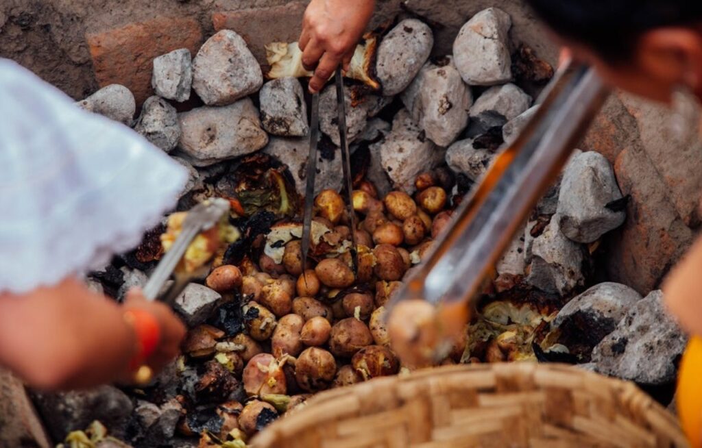 A family enjoying a smokeless fire pit with clear air around them.