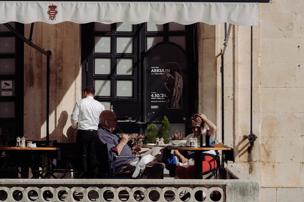 9 Things About Dining Out in the Past That Felt So Different