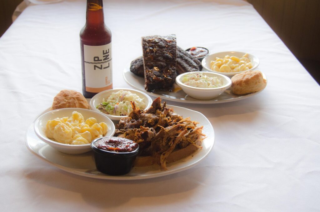 Ribs, Mac n cheese, Beer image.