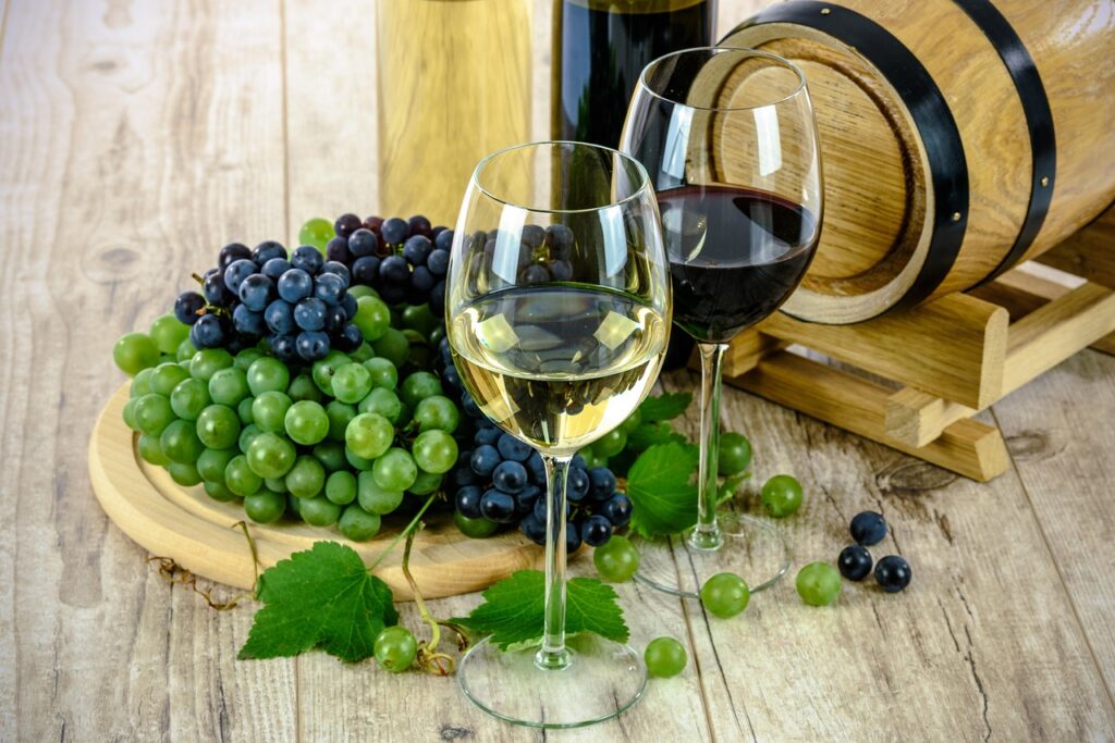 Wines, Glasses, Wine glasses image. 