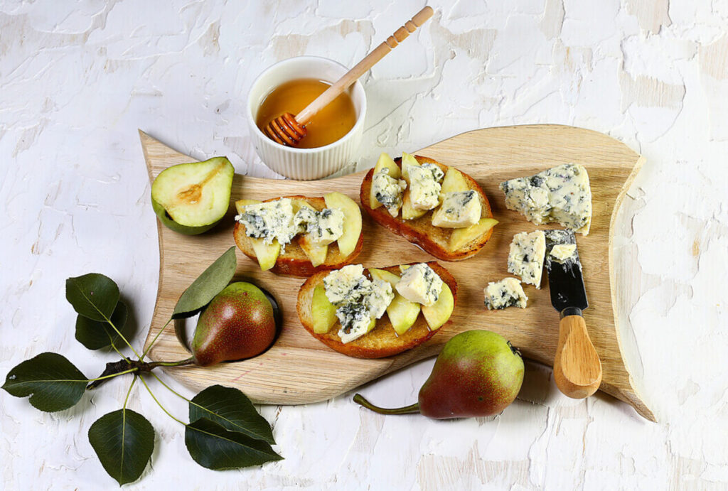Blue Cheese and Pear Crostini