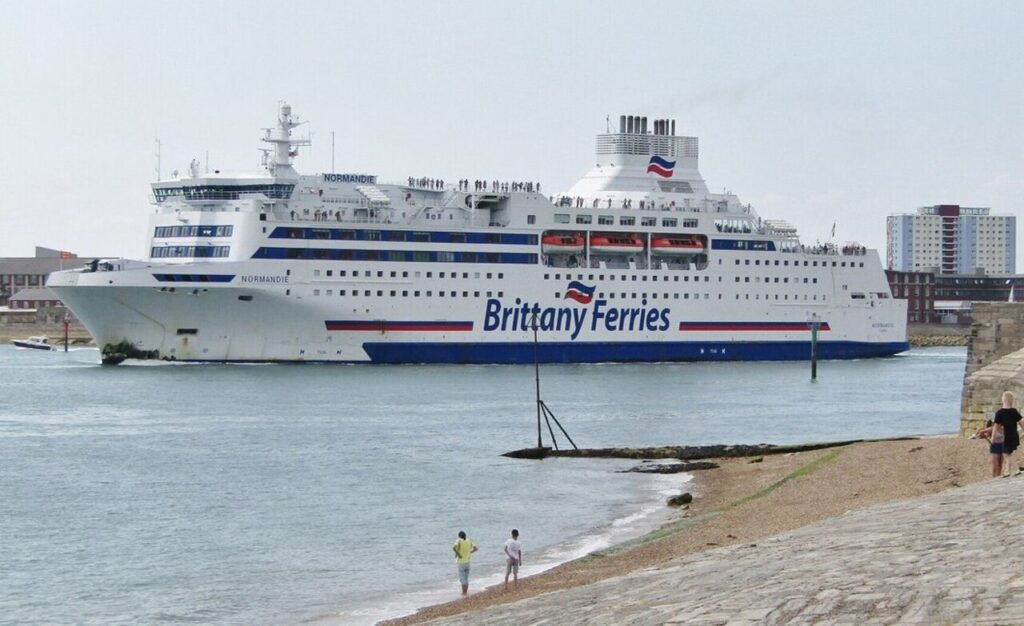 Brittany Seaside Loft with Chef’s Kitchen