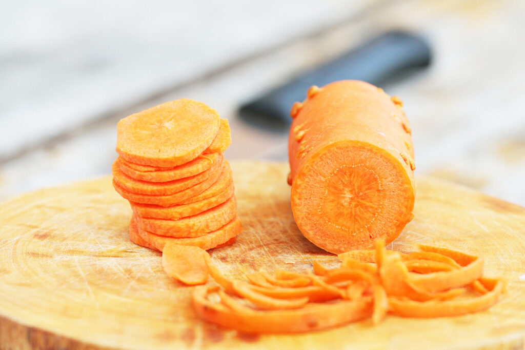 Slicing carrots
