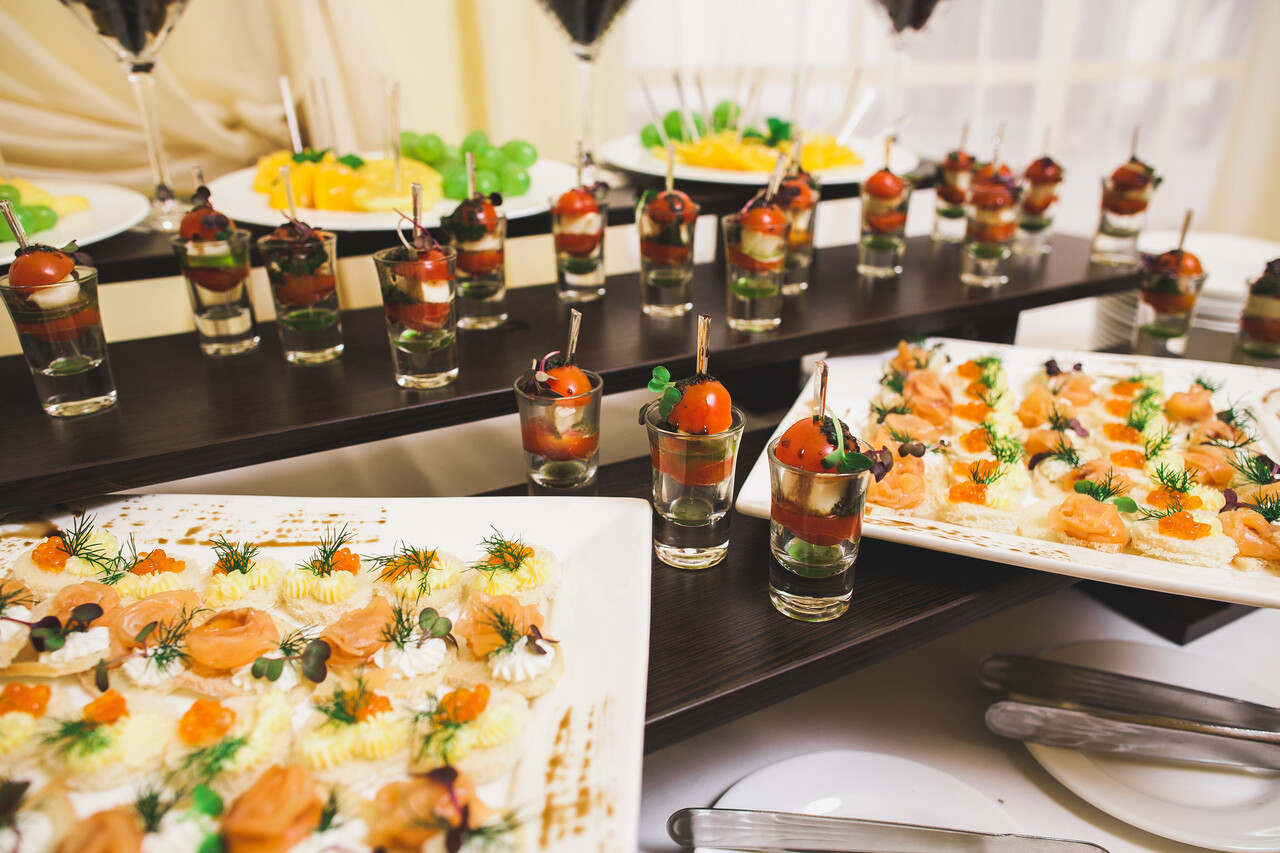 12 Bite Size Christmas Appetizers That Steal the Spotlight