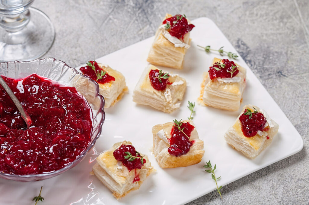 Cranberry Brie Puff Pastry Bites