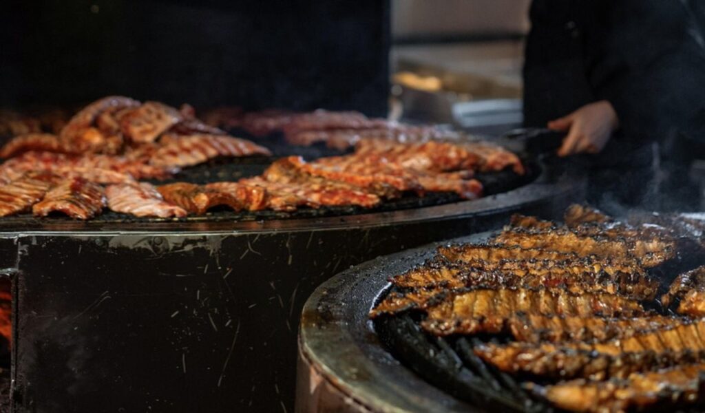 Cooking ribs on grill