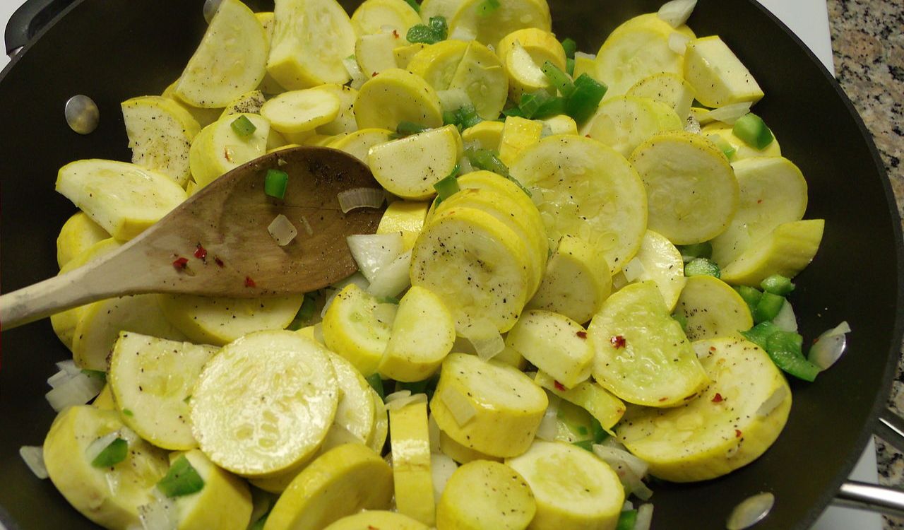 Cooking yellow squash