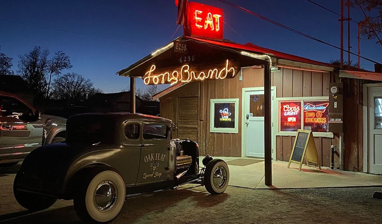 Dive bar in Creston, California