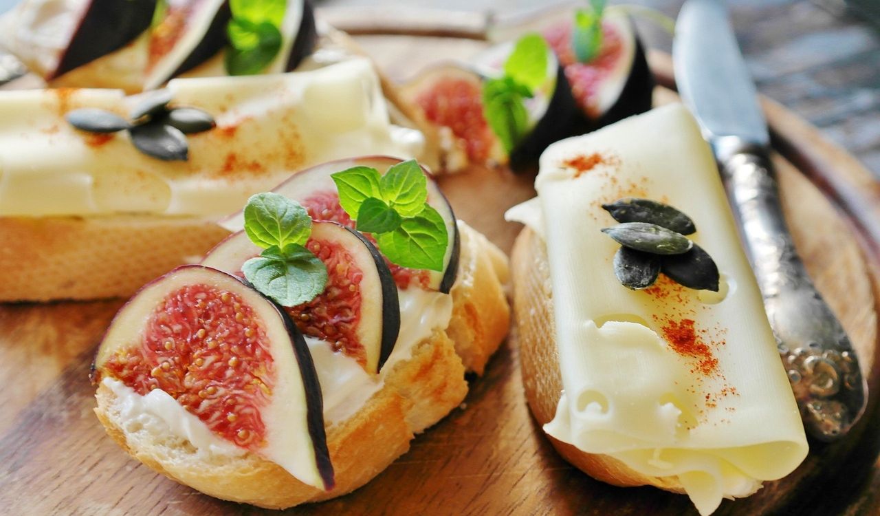 Fig and cheese crostini