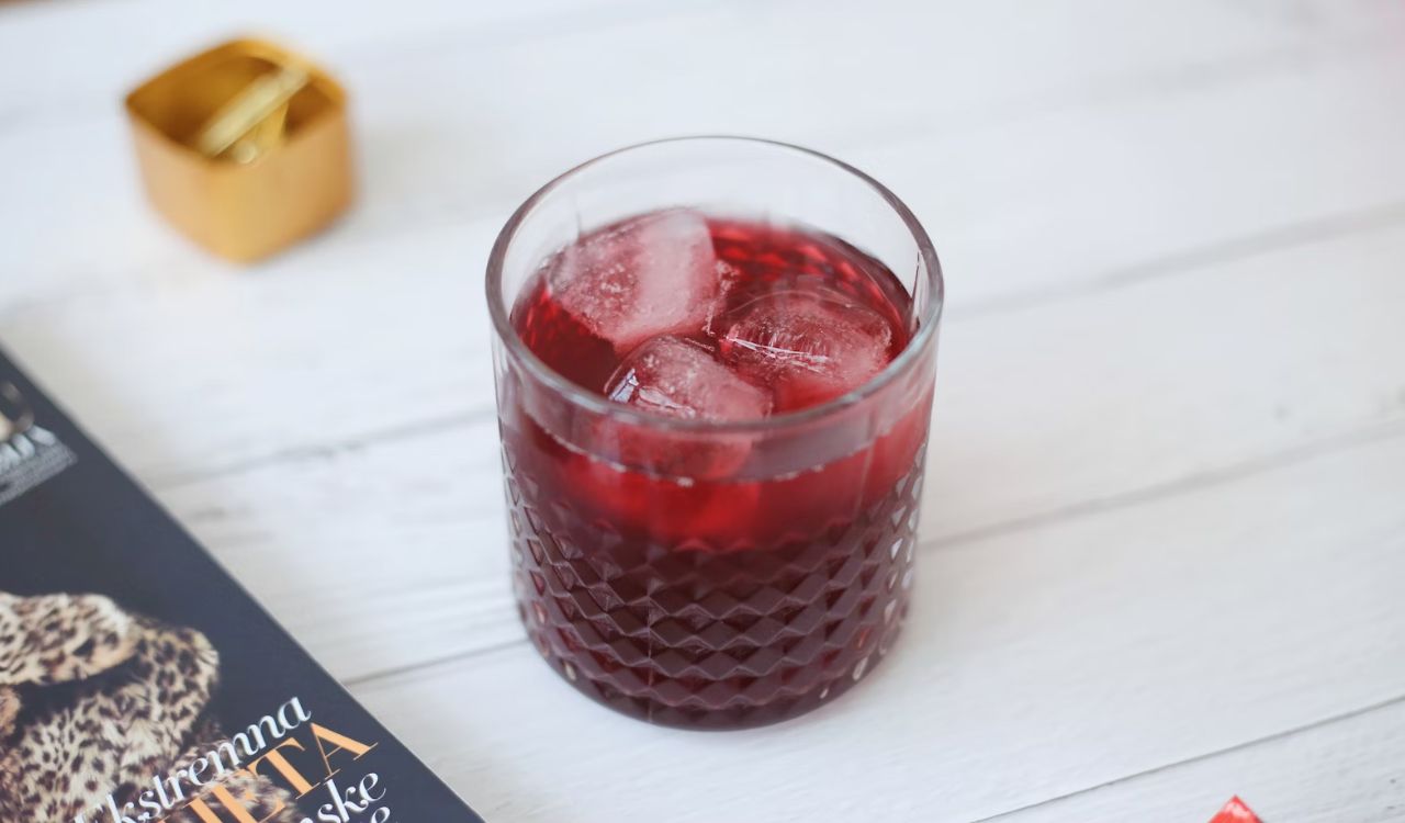 Gin and cranberry juice