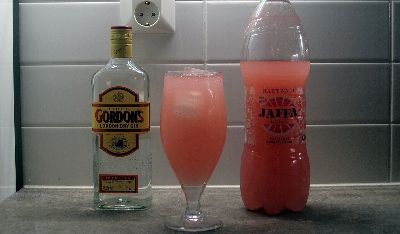 Gin and grapefruit juice