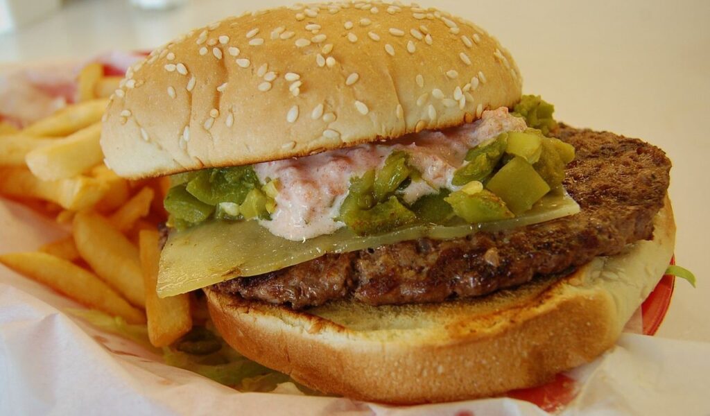Green chile cheeseburger