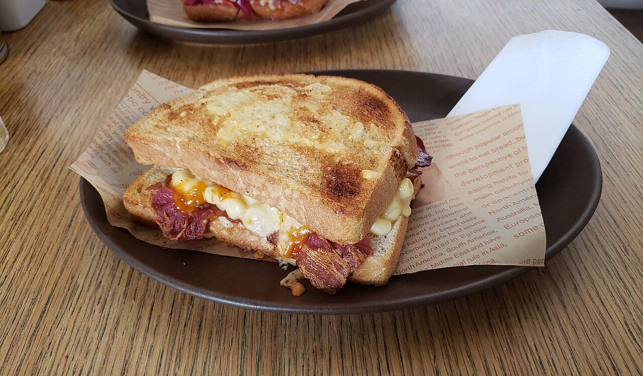 Mac and cheese sandwich