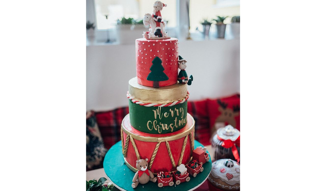 Layered Christmas cake