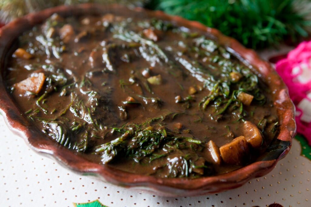 Romeritos with Mole