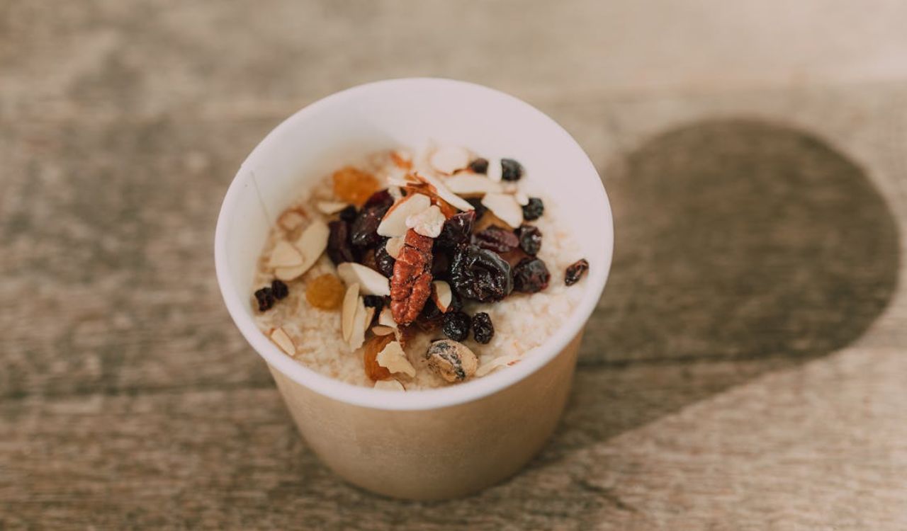 Oatmeal with raisins and nuts