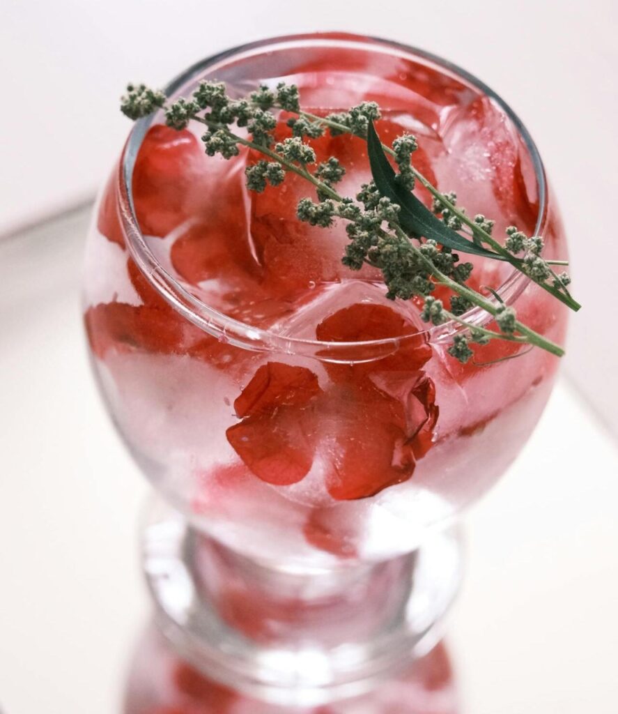 Why Festive Ice Has Become a Party Essential