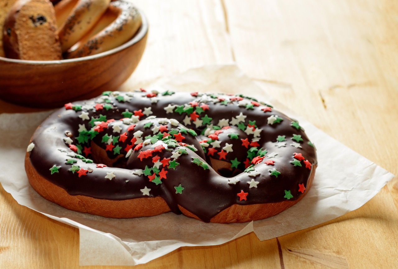 Chocolate-Dipped Pretzels