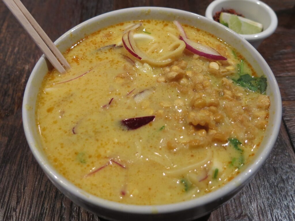 Burmese Ohn No Khao Swè