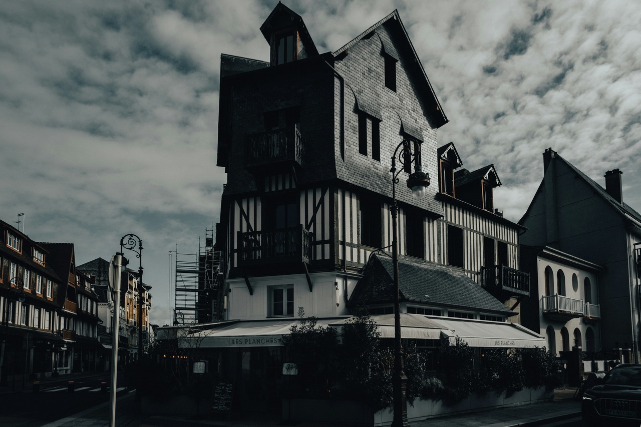 11 Haunted Restaurants