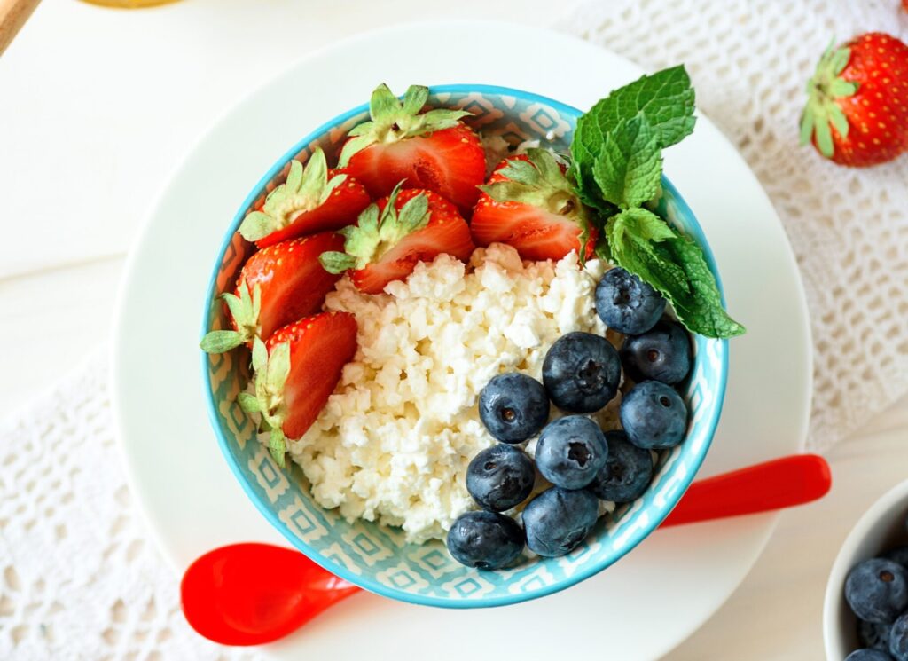 Cottage Cheese and Fruit