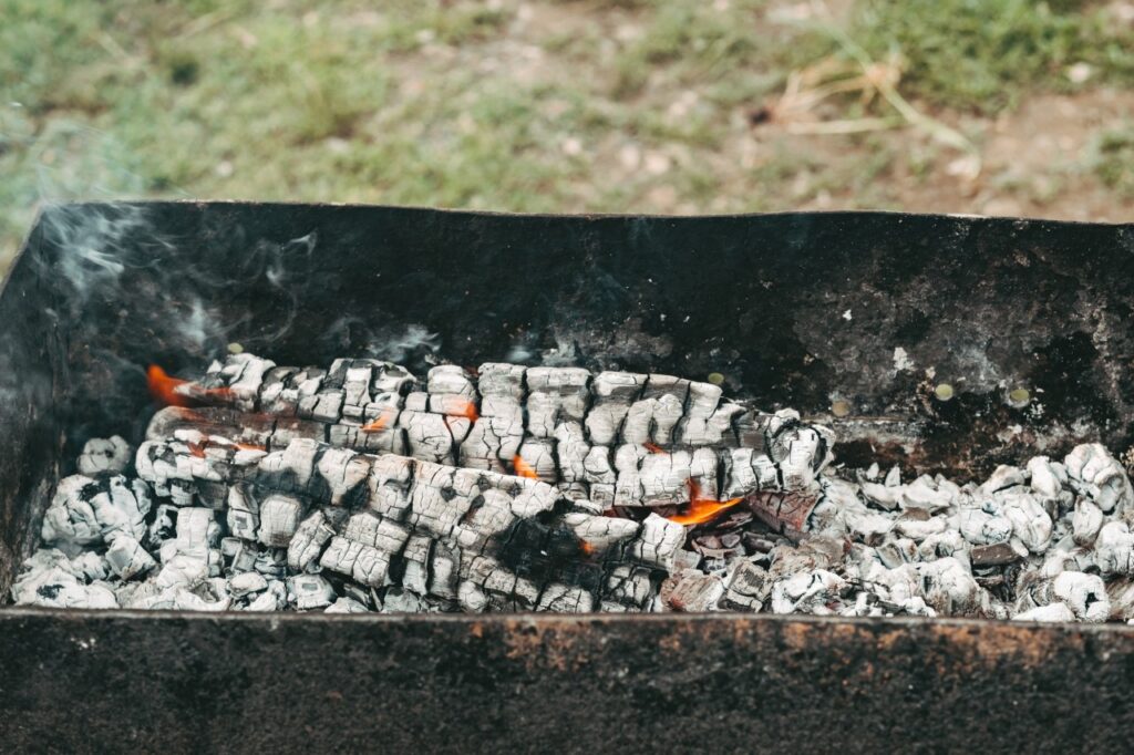 Letting Ash Pile Up in Charcoal Grills